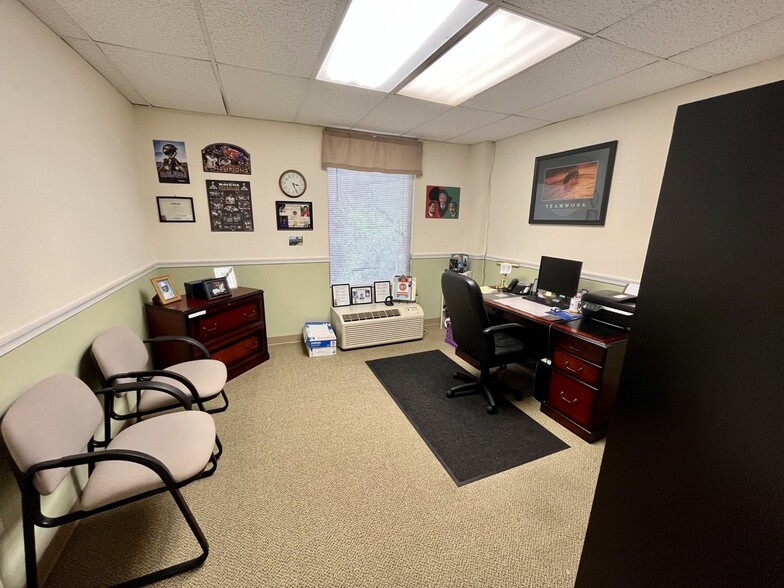 More Photos Of 1900 E Northern Pky, Baltimore Medical For Lease