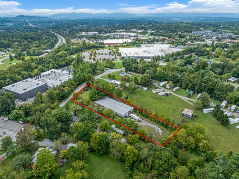 More Photos Of 81 Monticello Rd, Weaverville Showroom For Sale