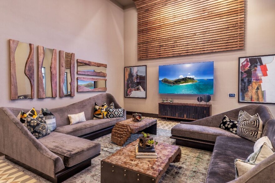 More Photos Of 305 W Commerce St, Dallas Apartments For Lease