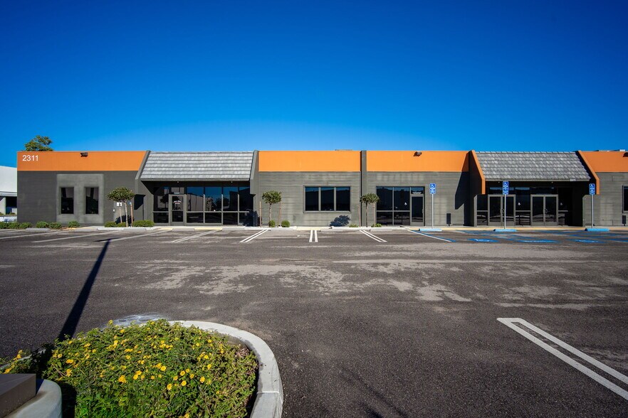 More Photos Of 2311 Statham Blvd, Oxnard Warehouse For Lease