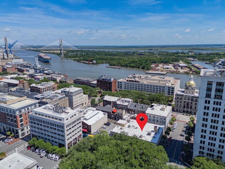 More Photos Of 15 Bull St, Savannah Storefront Retail Office For Lease