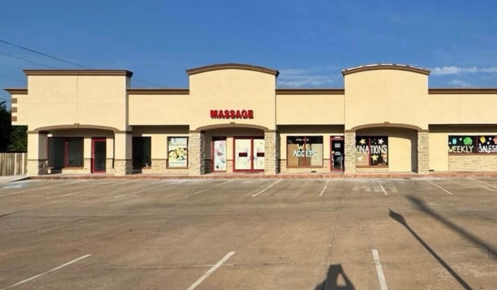 More Photos Of 701 S Kelly Ave, Edmond General Retail For Sale