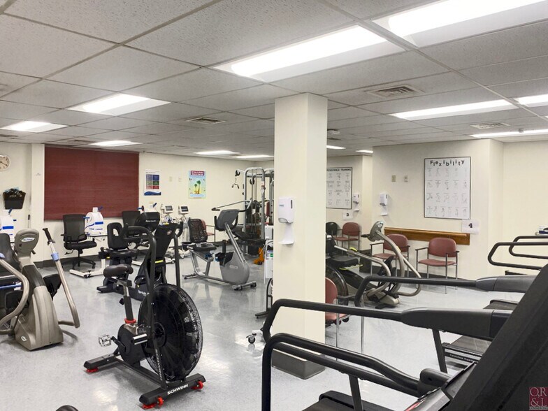 More Photos Of 15 Palomba Dr, Enfield Medical For Sale