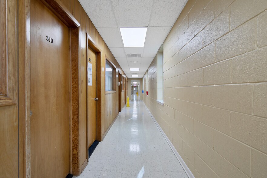 More Photos Of 214 Hawkins Ave, Sanford Medical For Sale