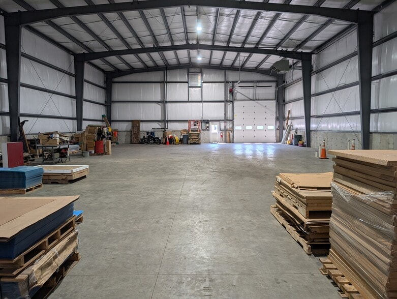 More Photos Of 155 New Haven Ave, Derby Showroom For Lease