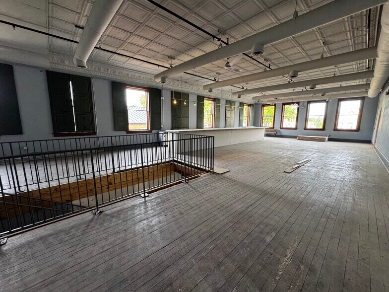 More Photos Of 1100 Main St, Newberry Restaurant For Sale