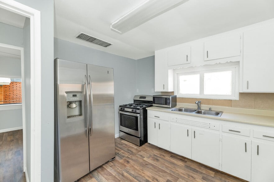 More Photos Of 316 E Vogel Ave, Phoenix Apartments For Sale