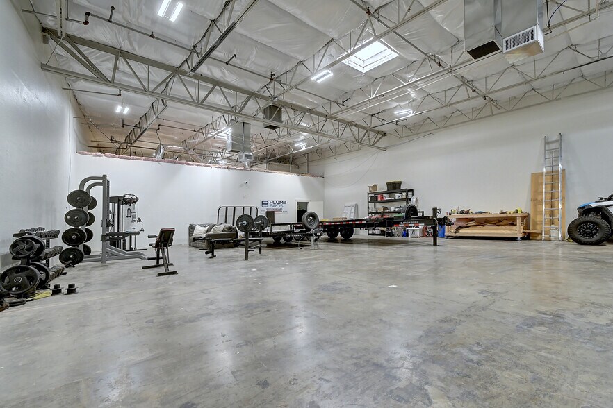 More Photos Of 7107 E Southern Ave, Mesa Warehouse For Lease
