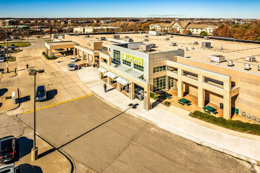 More Photos Of 6882-6936 W 135th St, Overland Park Unknown For Lease