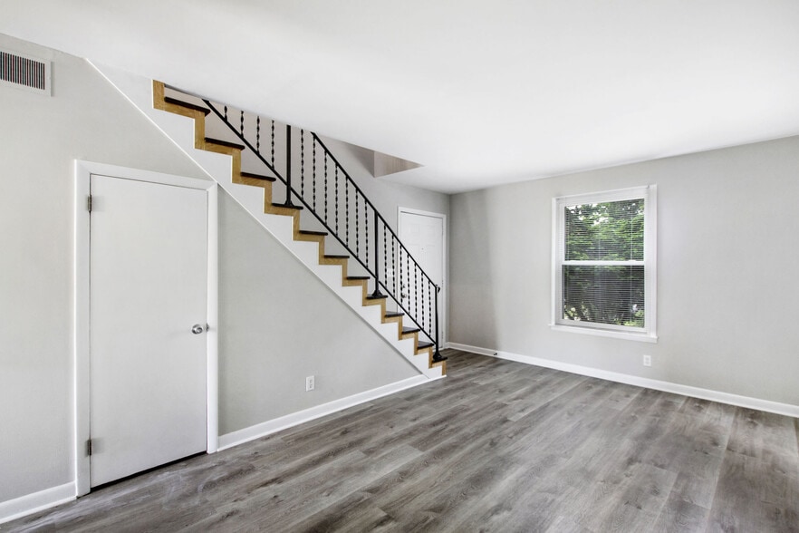 More Photos Of 1012-1018 Hickory Hill Ln, Hermitage Apartments For Sale