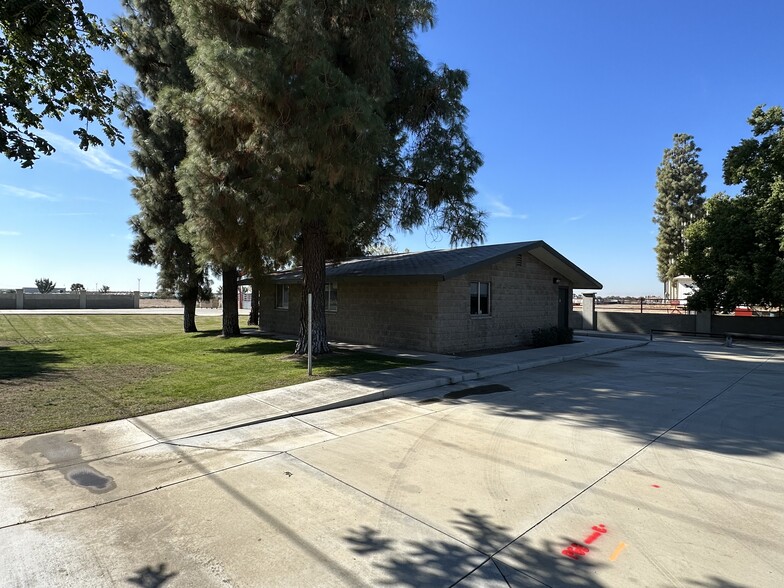 Primary Photo Of 115 S Beech Ave, Shafter Warehouse For Lease