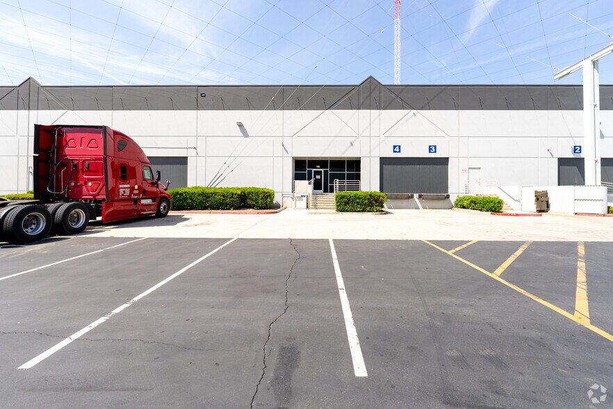 More Photos Of 14287-14291 Don Julian Rd, City of Industry Distribution For Lease