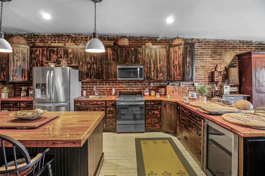 More Photos Of 123 Water St, Horse Cave Storefront Retail Residential For Sale