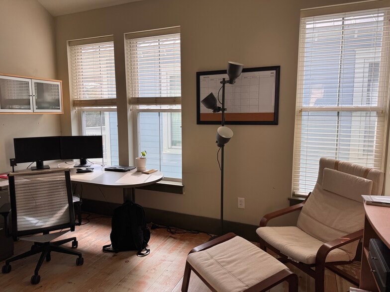 More Photos Of 14 Palmetto Way, Bluffton Office For Sale