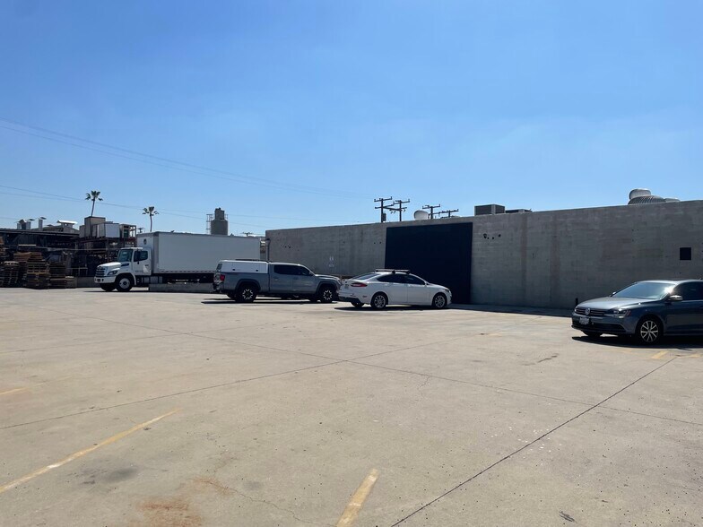 More Photos Of 335 W Redondo Beach Blvd, Gardena Manufacturing For Lease