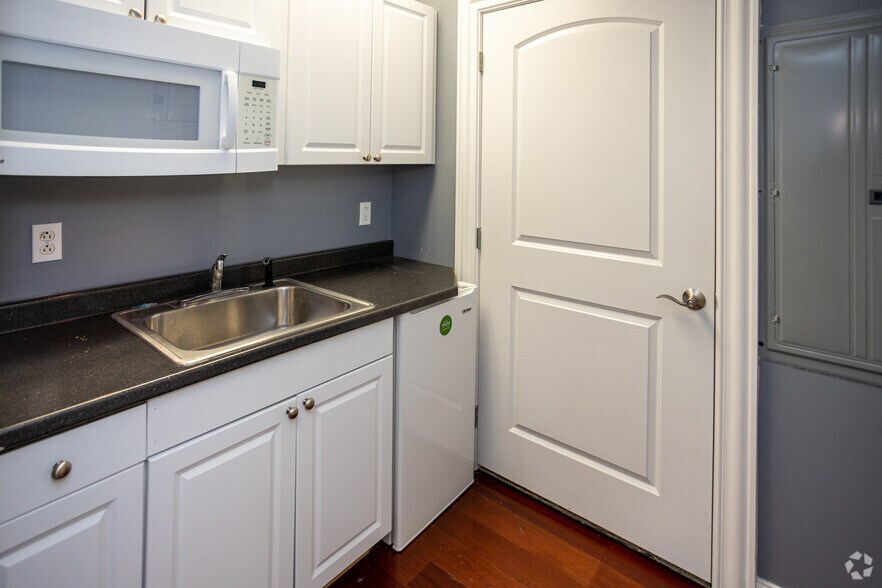 More Photos Of 120 Suburban Rd, Knoxville Office For Lease