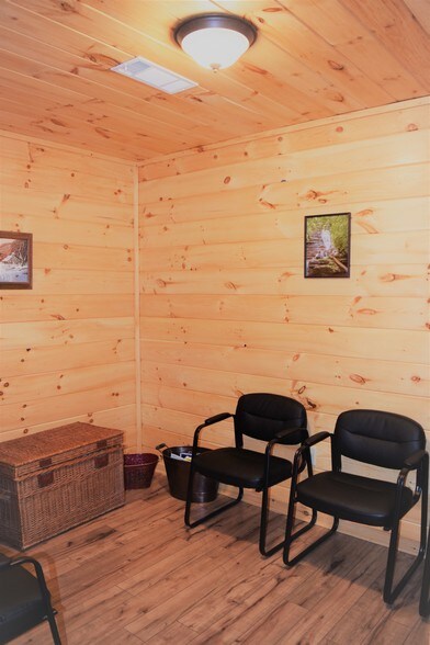 More Photos Of 334 N Broad St, Toccoa Office For Sale