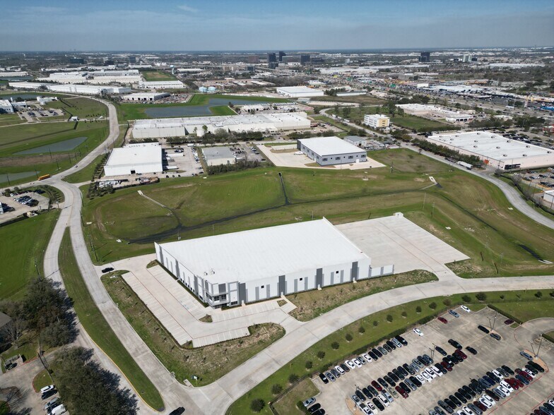 More Photos Of 10450 Greens Crossing Blvd, Houston Distribution For Sale