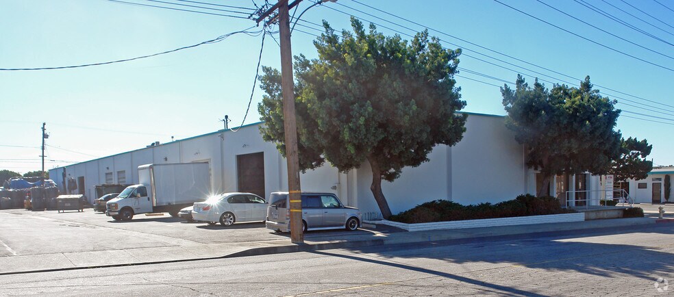 More Photos Of 802-852 E Edna Pl, Covina Warehouse For Lease