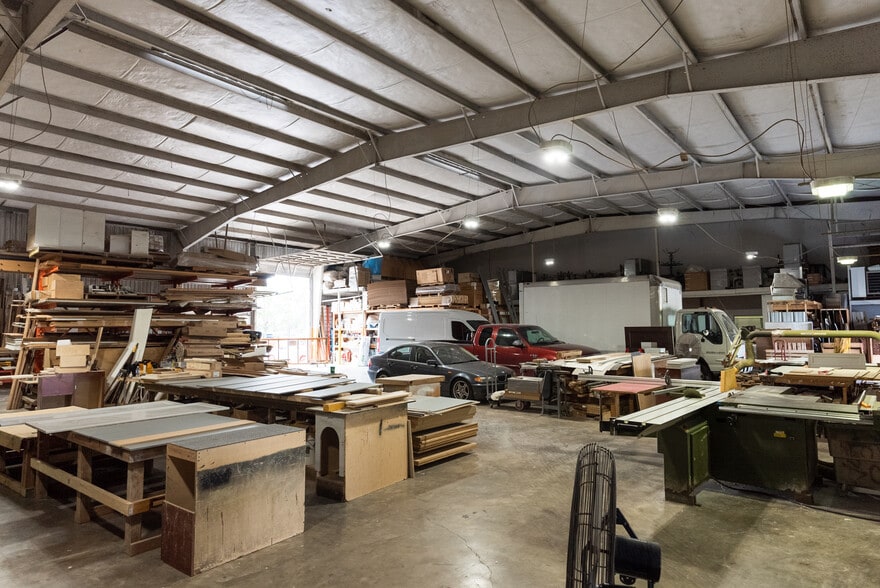 More Photos Of 2022 Milby St, Houston Warehouse For Sale