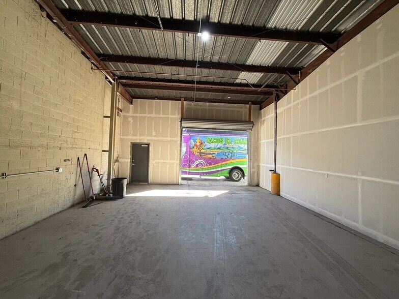 More Photos Of 3650 N 40th Ave, Phoenix Warehouse For Lease
