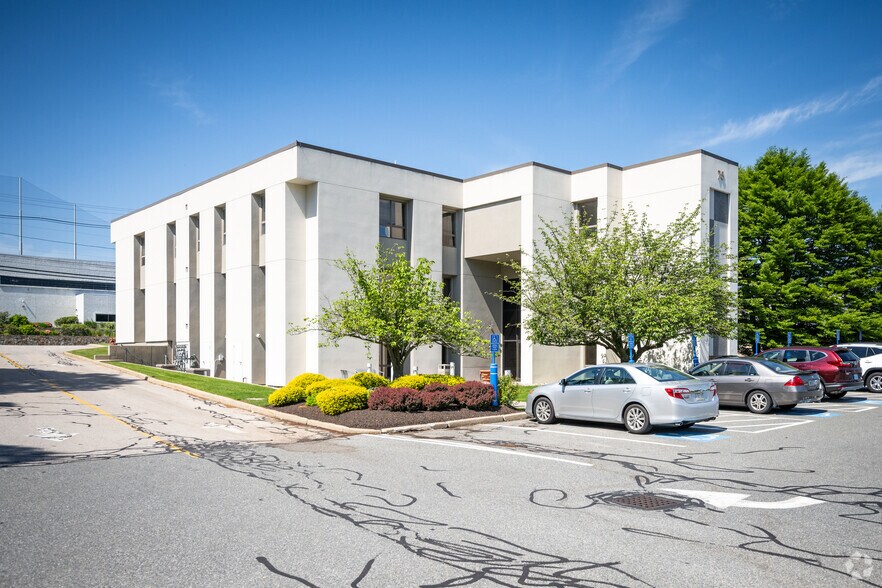 More Photos Of 75 Sockanosset Cross Rd, Cranston Medical For Lease