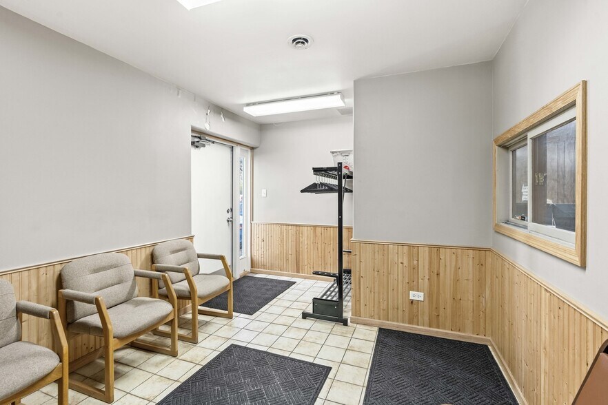 More Photos Of 311 E Corning Rd, Beecher Warehouse For Sale