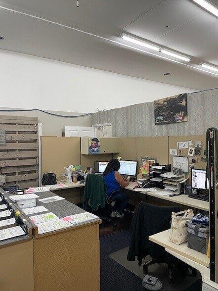 More Photos Of 8858-8898 Louisiana St, Merrillville Light Distribution For Lease