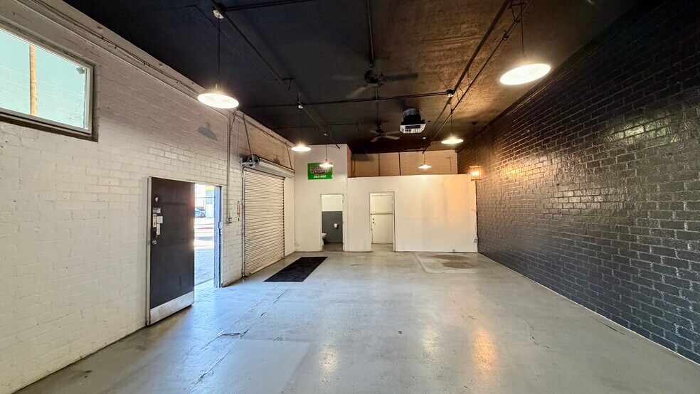 More Photos Of 14850 Calvert St, Van Nuys Service For Lease