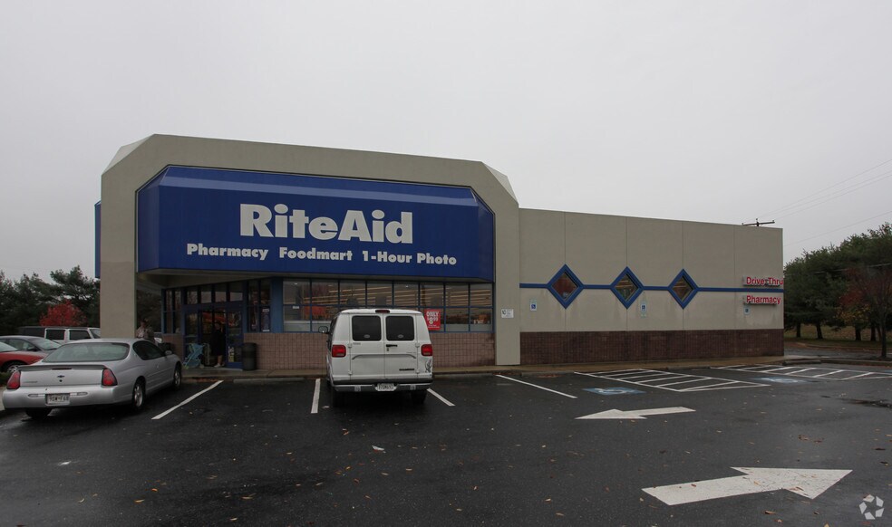 More Photos Of 702 Edgewood Rd, Edgewood Drugstore For Lease