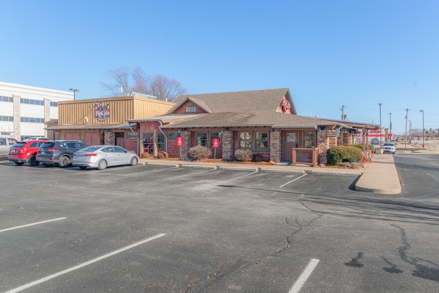 More Photos Of 2915 E 24th St, Joplin Restaurant For Sale