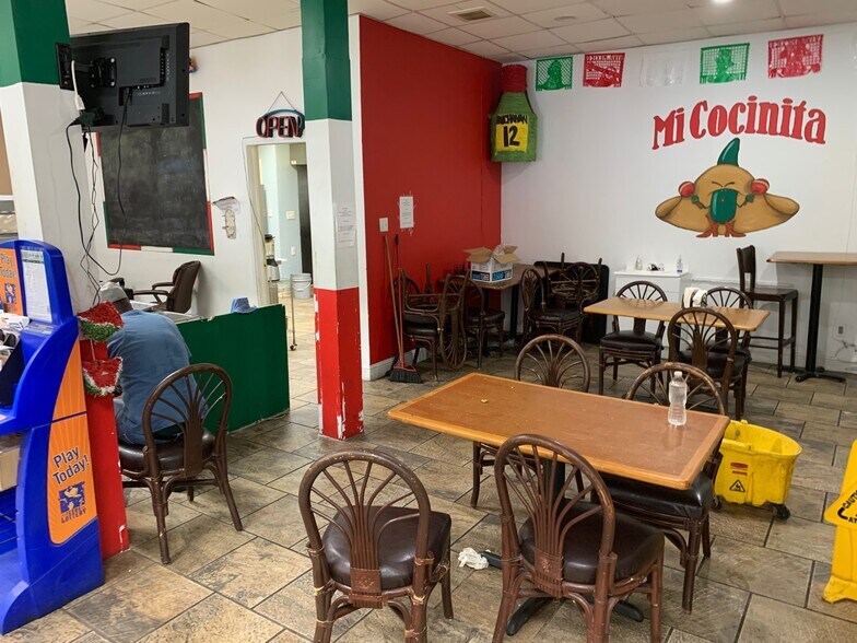 More Photos Of 12666 State Highway 31 W, Tyler Storefront For Sale