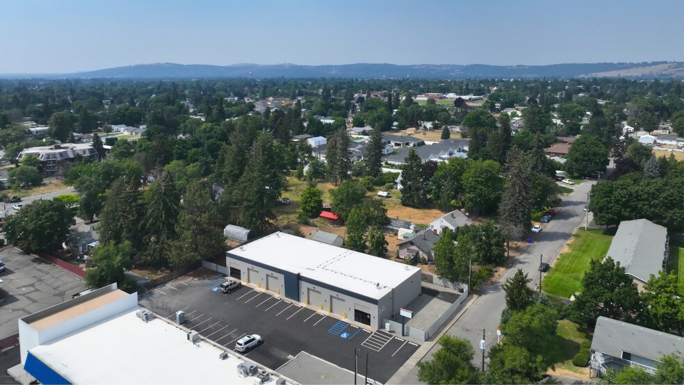 More Photos Of 21 N Skipworth Rd, Spokane Valley Showroom For Lease