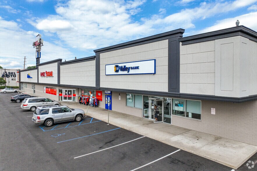 Primary Photo Of 490 Chamberlain Ave, Paterson Freestanding For Sale