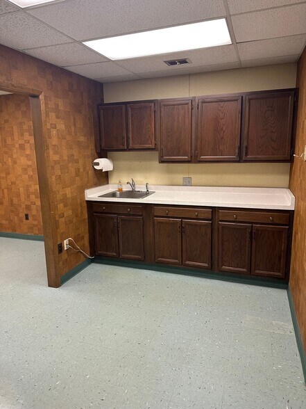 More Photos Of 36 Pine St, Lockport Office For Lease