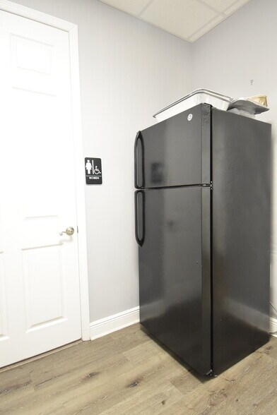 More Photos Of 1377 Providence Rd, Brandon Medical For Lease
