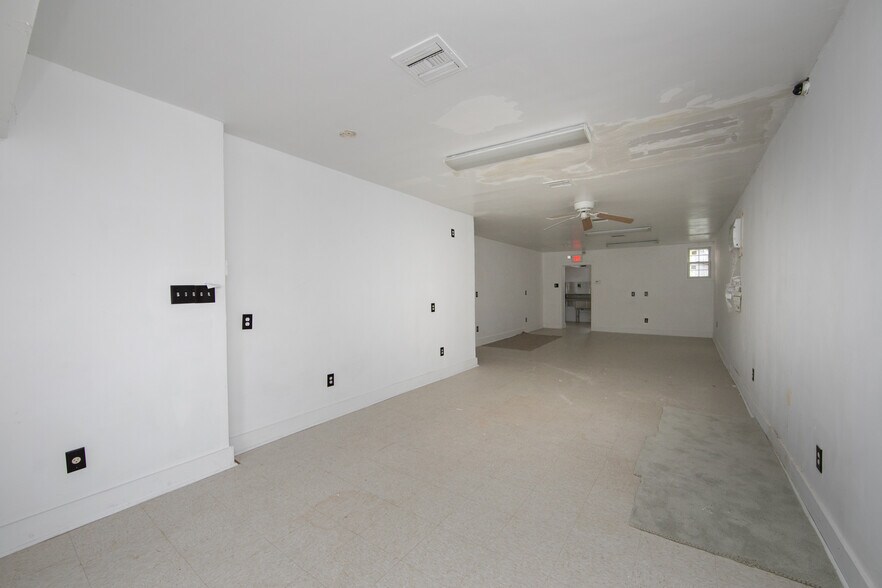 More Photos Of 2013 Woodlynne Ave, Woodlynne Storefront Retail Residential For Lease