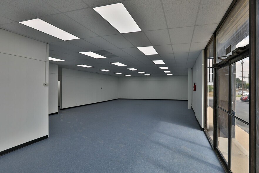 More Photos Of 4727-4751 Center Park Blvd, San Antonio Manufacturing For Lease