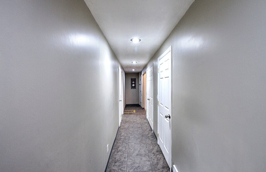 More Photos Of 225 West St, Evanston Light Manufacturing For Sale