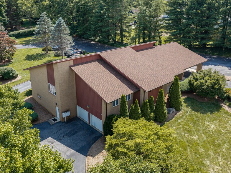 More Photos Of 60 Phifer St, Asheville Medical For Sale