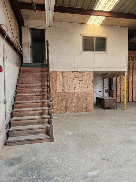 More Photos Of 6764 Avenue 304, Goshen Auto Repair For Lease