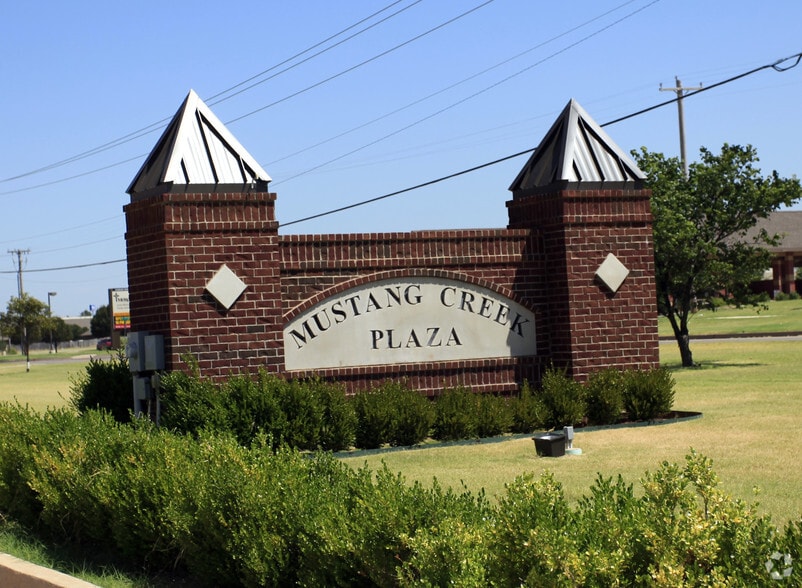 More Photos Of 701-877 S Mustang Rd, Yukon Unknown For Lease