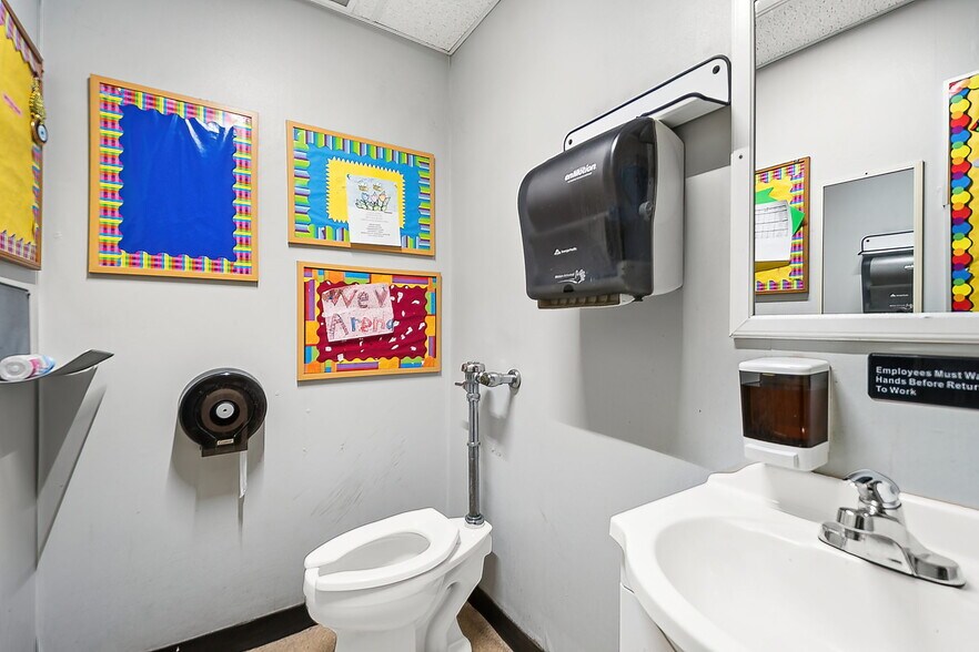 More Photos Of 380 Coal St, Wilkes Barre Freestanding For Lease