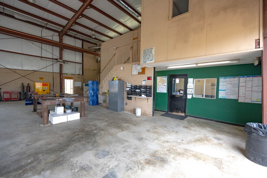 More Photos Of 1500 W Highway 6, Alvin Truck Terminal For Sale