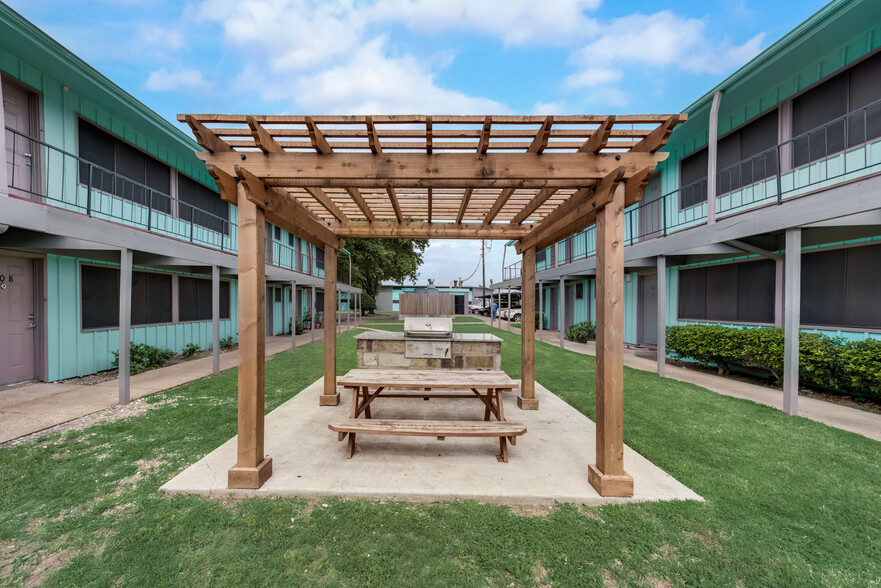 Primary Photo Of 3299 S Polk St, Dallas Apartments For Sale