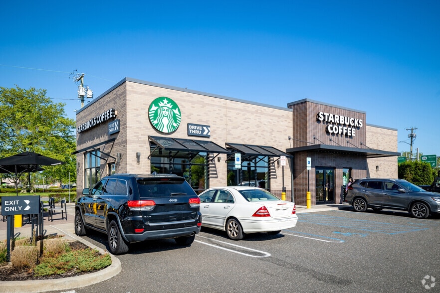 More Photos Of 358 Broadway Mall, Hicksville Unknown For Lease