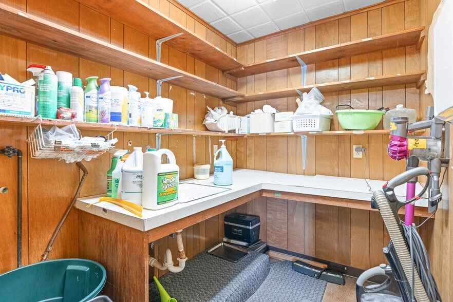 More Photos Of 293 N Ellsworth Ave, Salem Medical For Sale