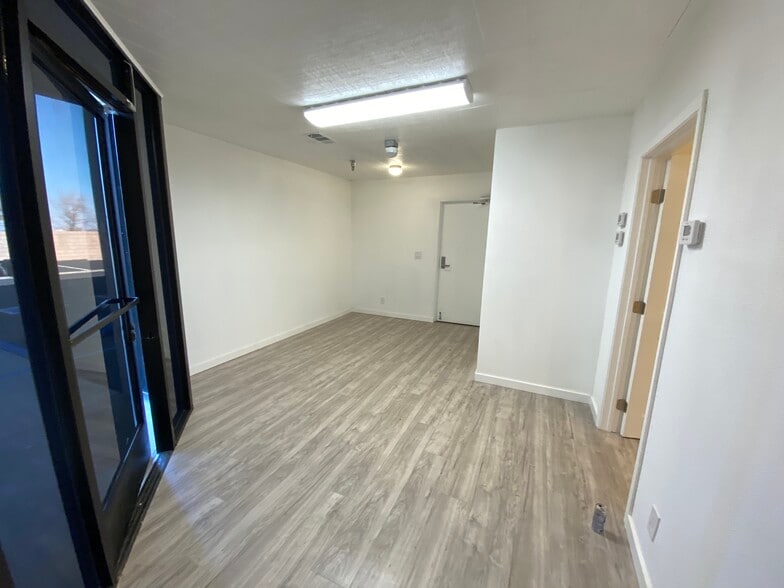 More Photos Of 41338 12th St W, Palmdale Light Manufacturing For Lease