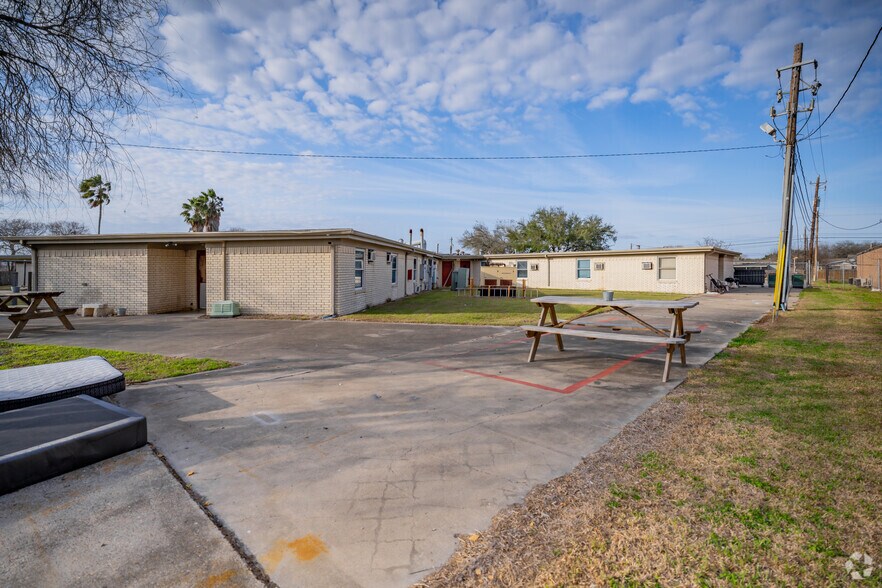 More Photos Of 3031 McArdle Rd, Corpus Christi Apartments For Sale