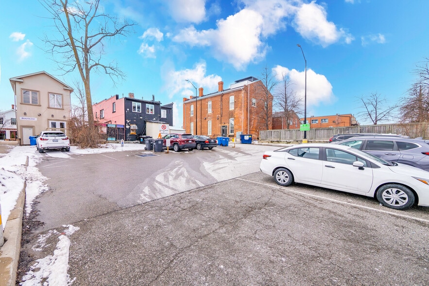 More Photos Of 277 Queen St S, Mississauga Storefront Retail Residential For Lease